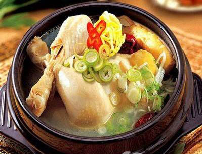 清淡鸡汤 鲜蔬搭配防感冒